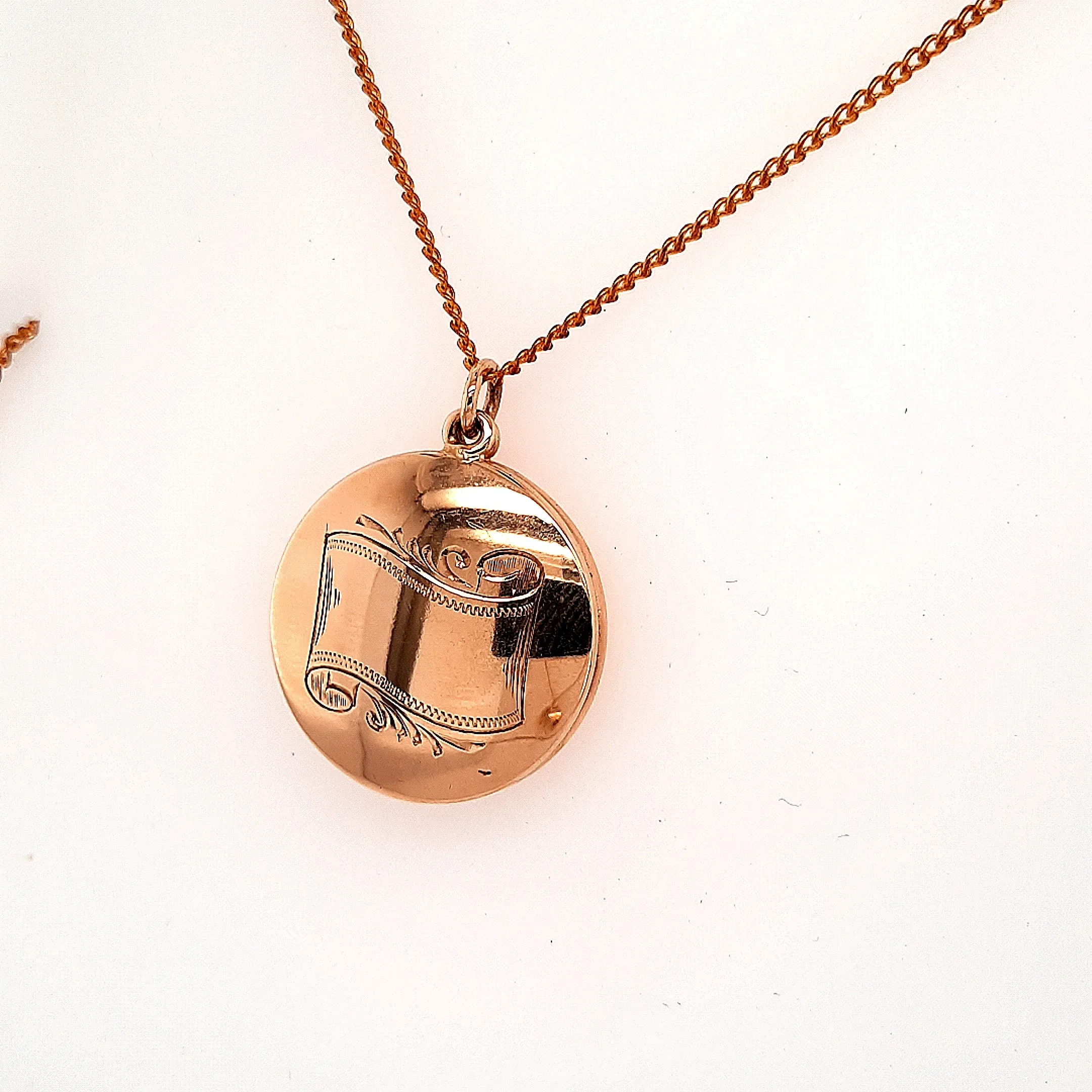 9ct Yellow Gold Locket Pendant