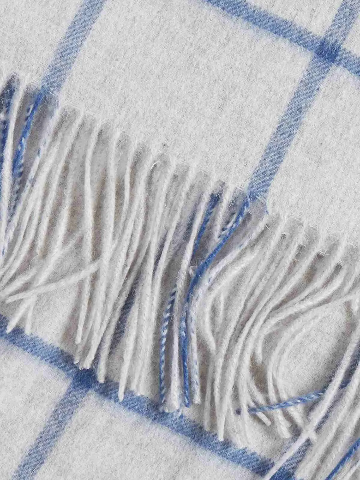 A Villa Scarf