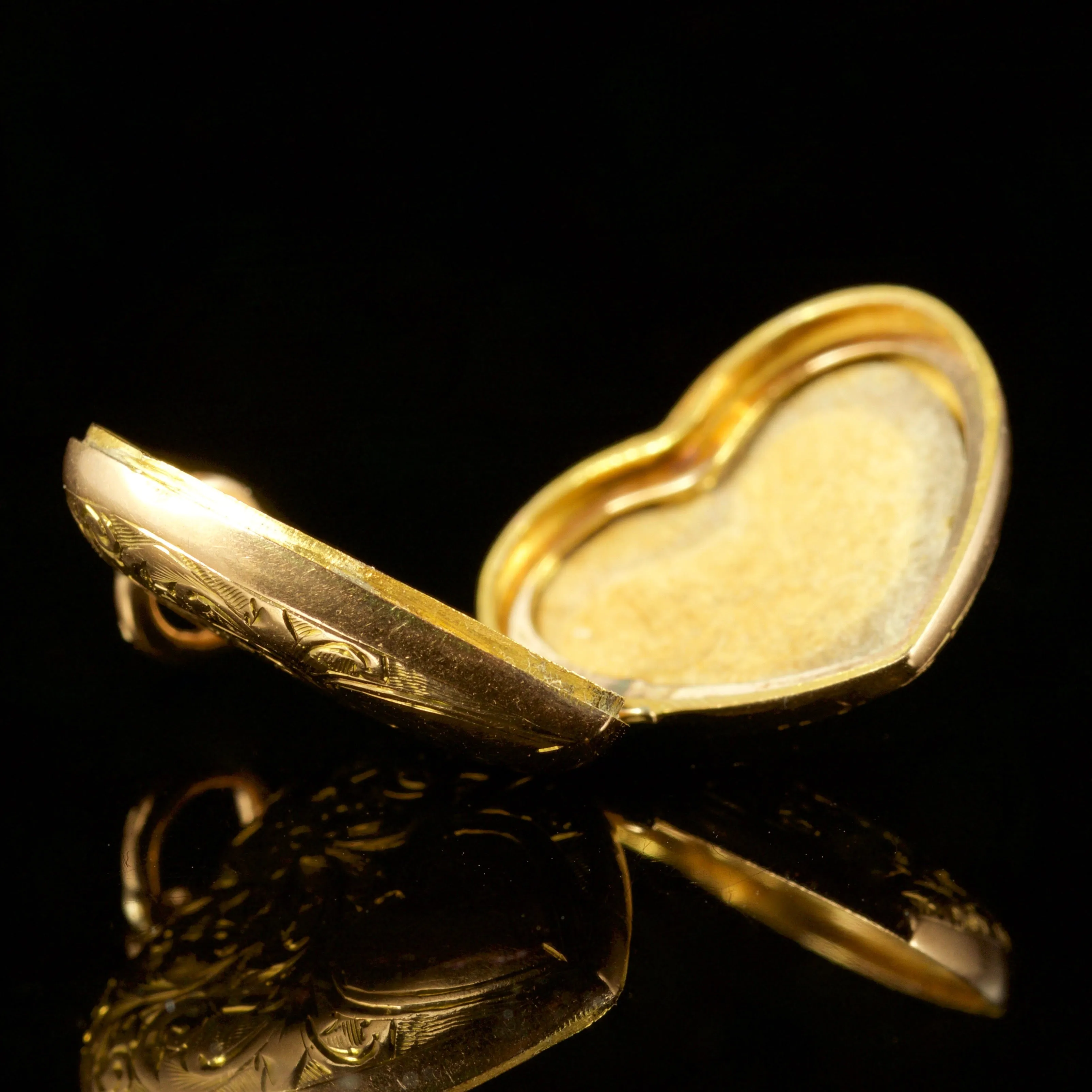Antique Edwardian Heart Locket 9Ct Gold Dated 1904