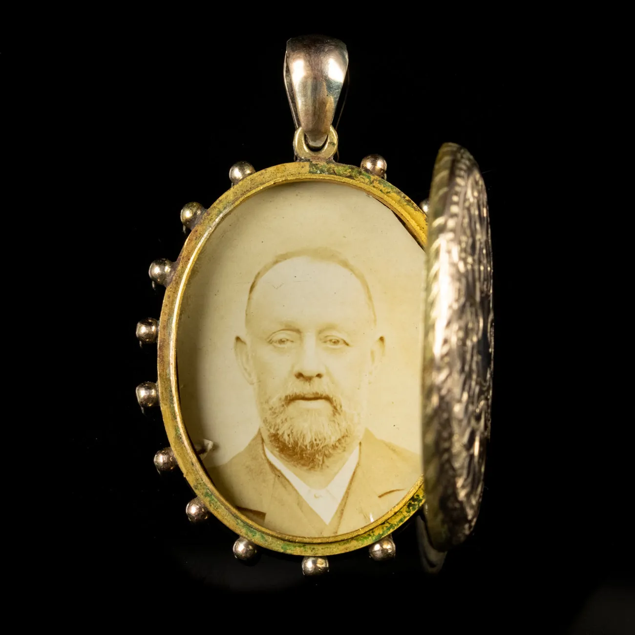 Antique Victorian Forget Me Not Locket 18Ct Gold Circa 1890