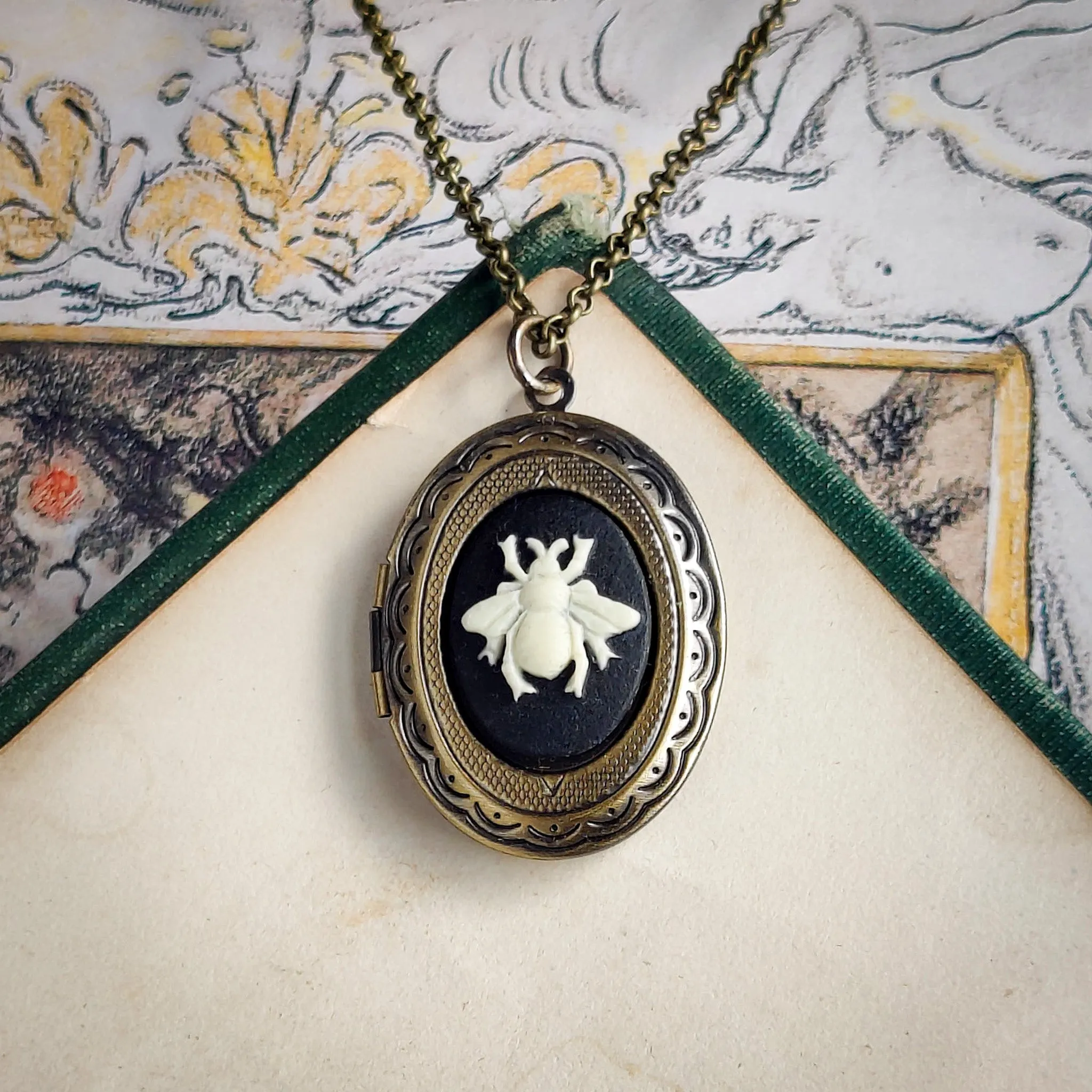 Bee Cameo Oval Vintage Style Locket