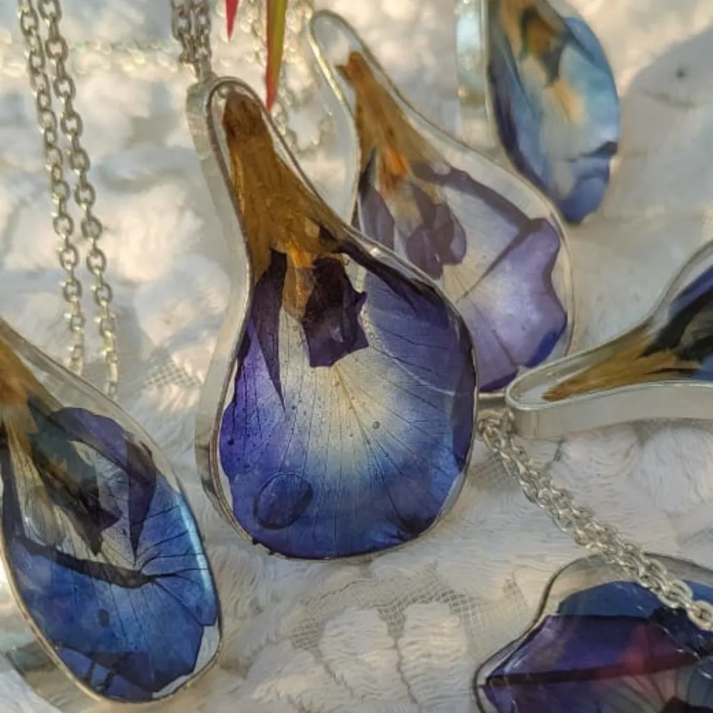 Conspicuous Peaflower Real Dried Flower Necklace