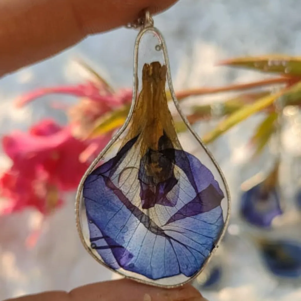 Conspicuous Peaflower Real Dried Flower Necklace