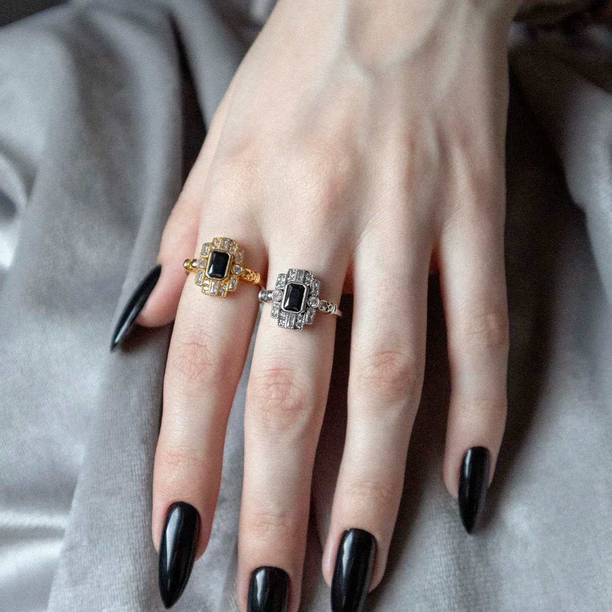 DECO. Skull & Black Spinel Cocktail Ring - Gold