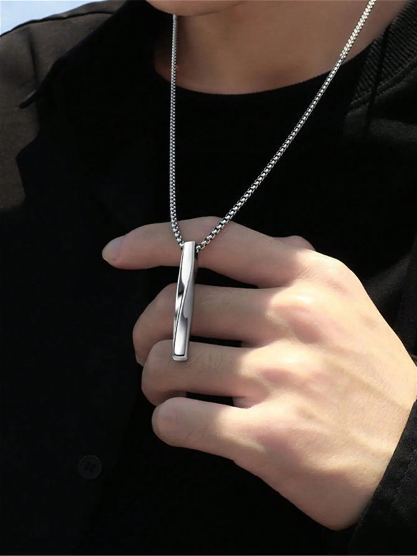 Fashionable Letter Detail Square Dial Quartz Watch & 1pc Pendant Necklace