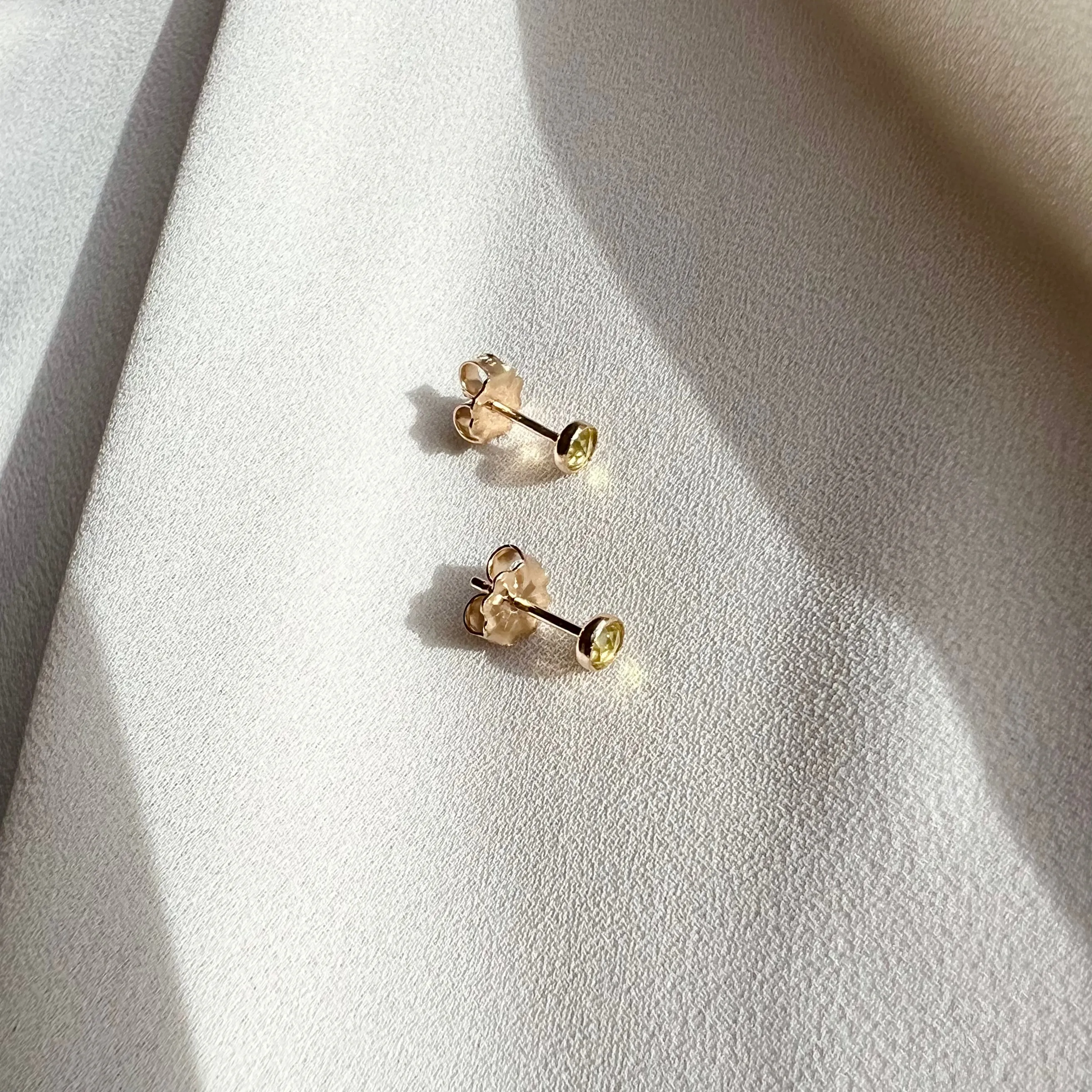 GREEN PERIDOT STUD EARRINGS