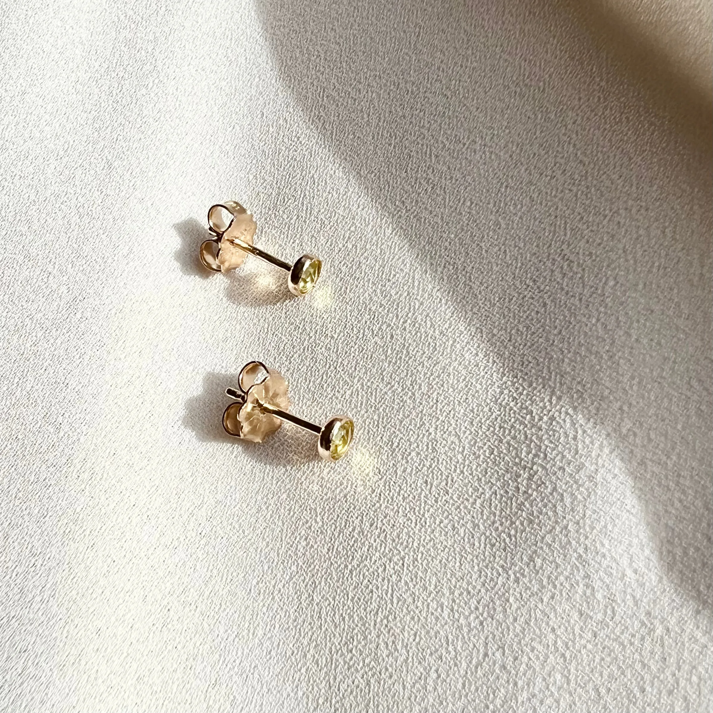 GREEN PERIDOT STUD EARRINGS