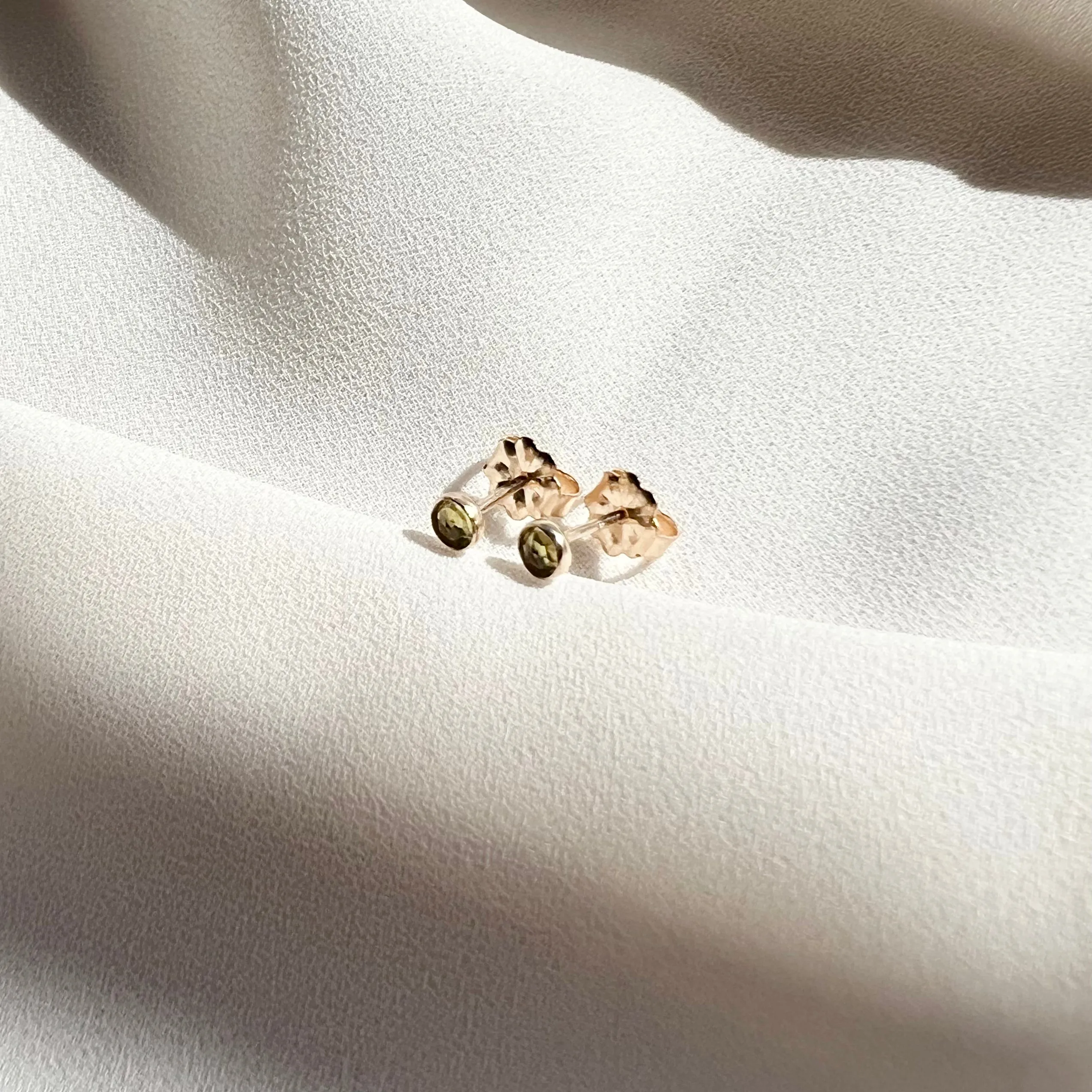GREEN PERIDOT STUD EARRINGS