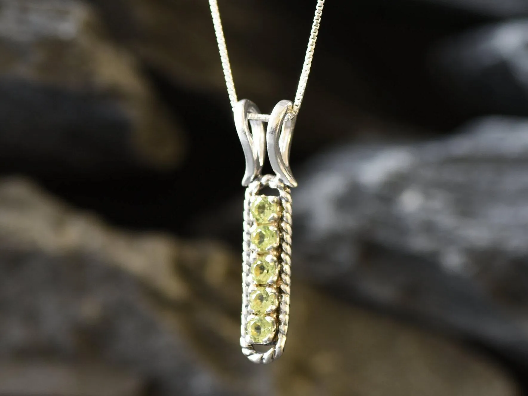 Peridot Vintage Necklace - Vertical Peridot Pendant - Green Gemstone Necklace