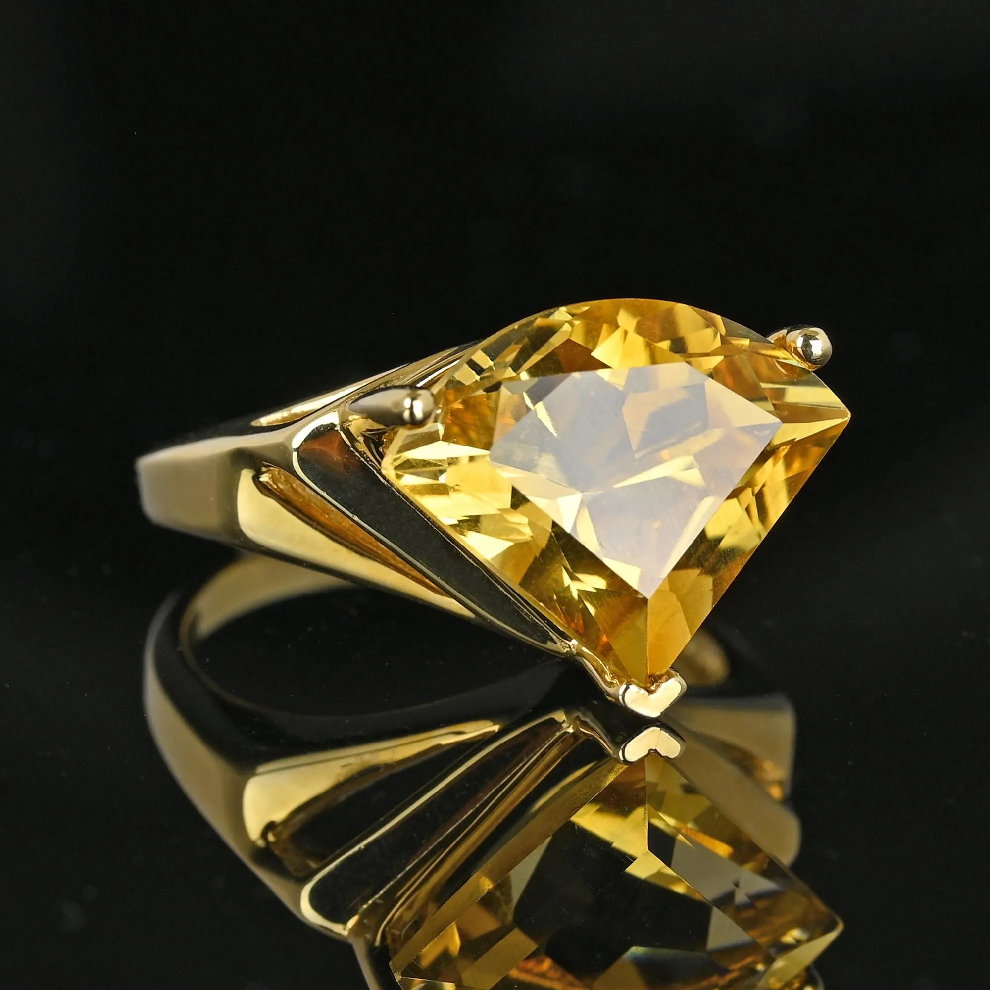 Vintage 14K Gold 6.5 CTW Trillion Cut Citrine Ring