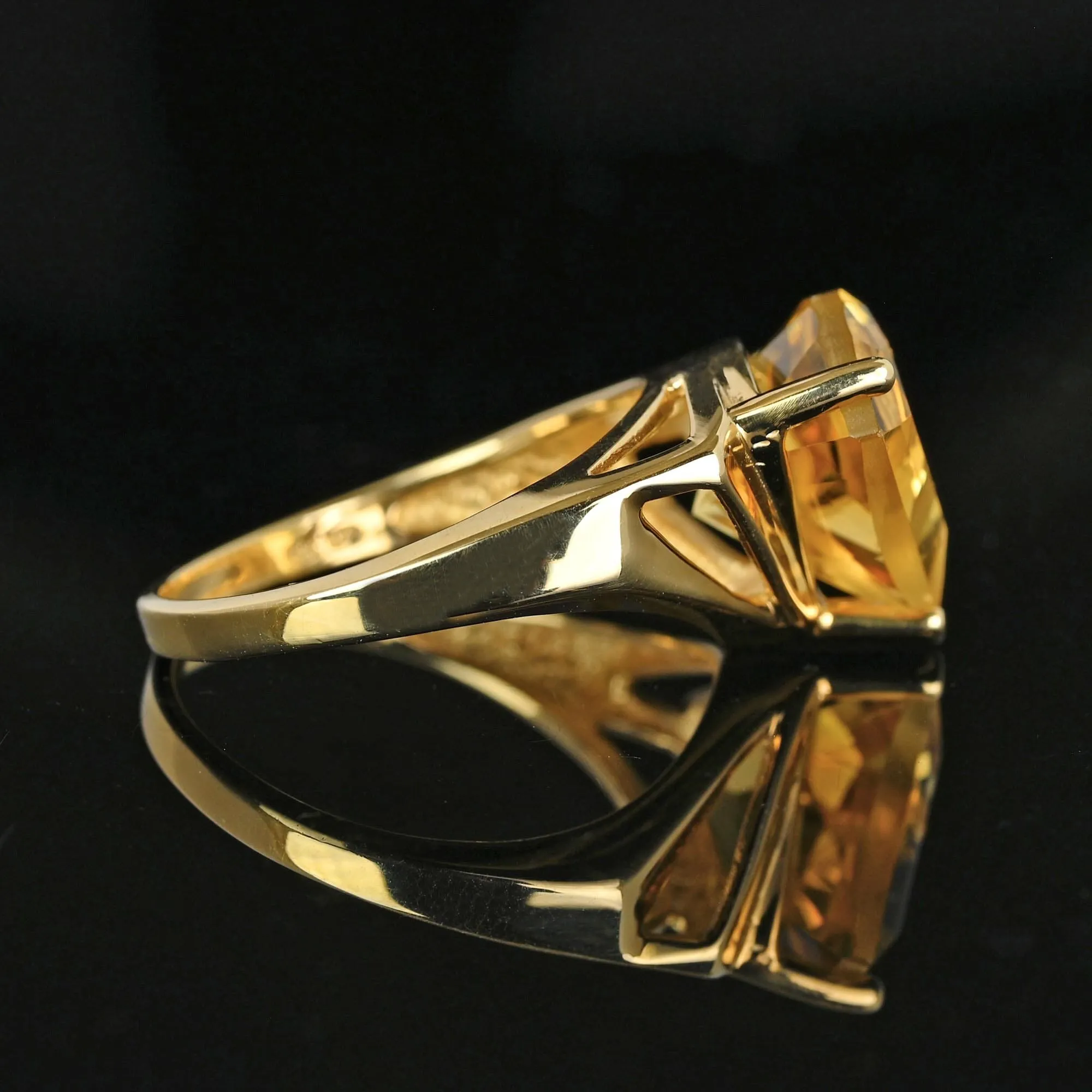 Vintage 14K Gold 6.5 CTW Trillion Cut Citrine Ring