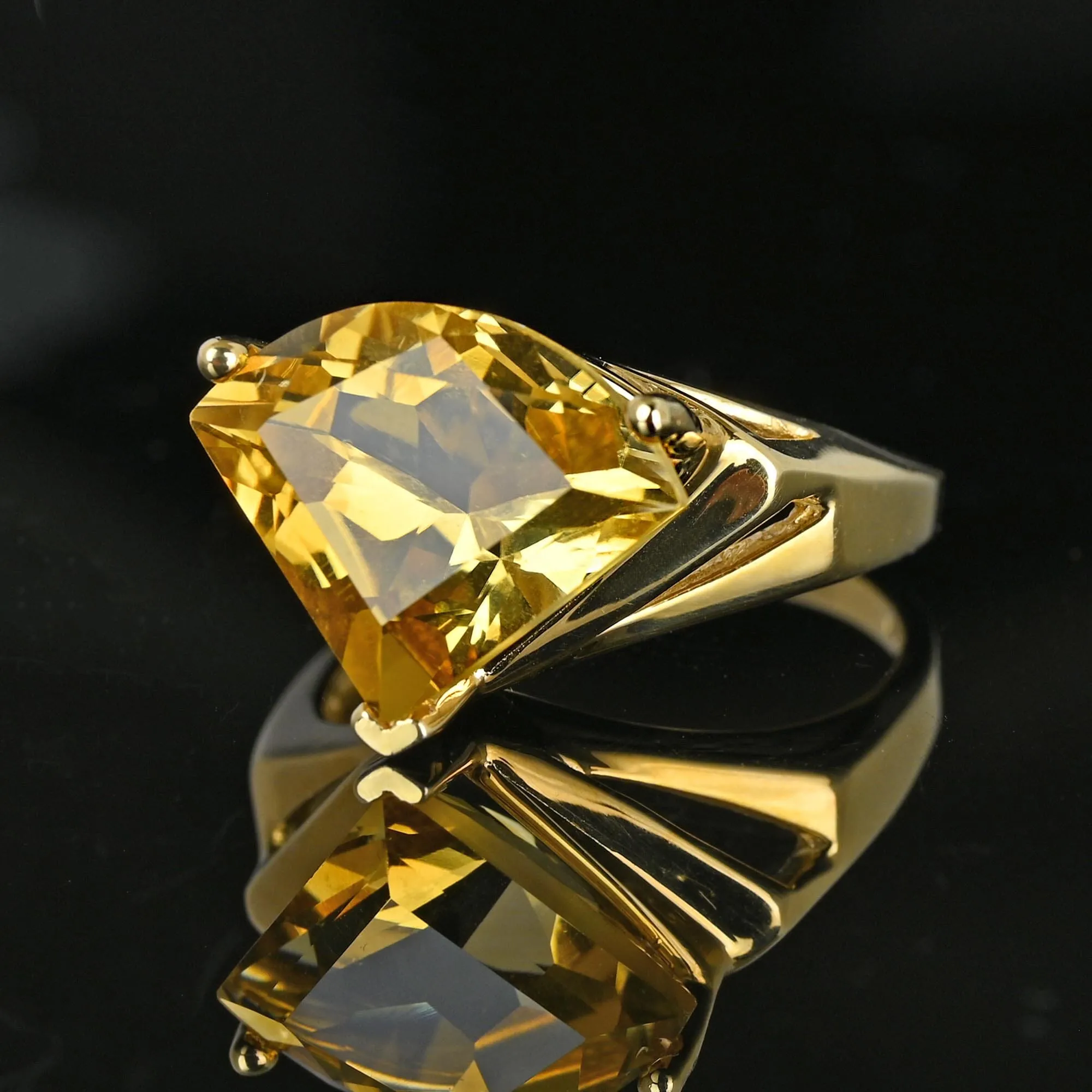 Vintage 14K Gold 6.5 CTW Trillion Cut Citrine Ring