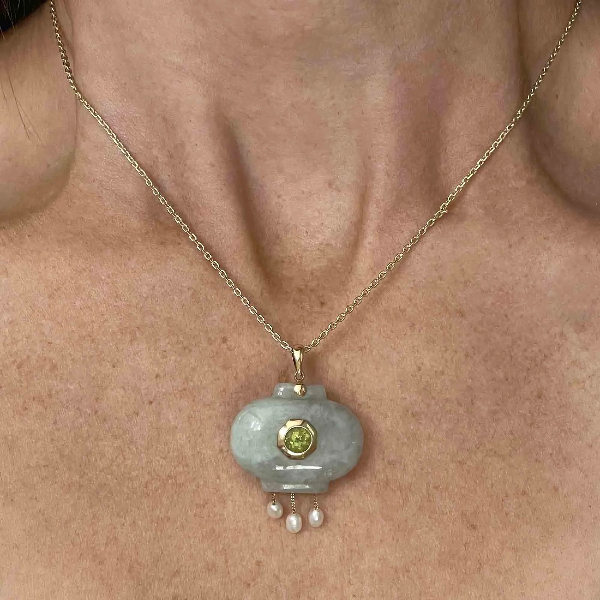 Vintage 14K Gold Carved Jade Peridot Pearl Pendant Necklace